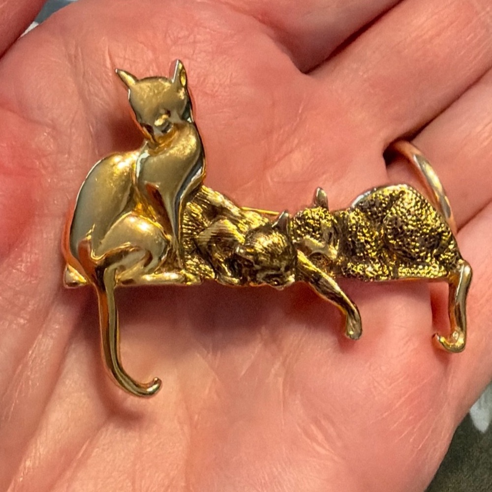 Vintage MFA Museum Of Fine Arts Three Kitten Brooch Pin 1.5” Height